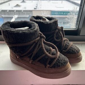 Inuikii Brown Sherpa and Suede boots